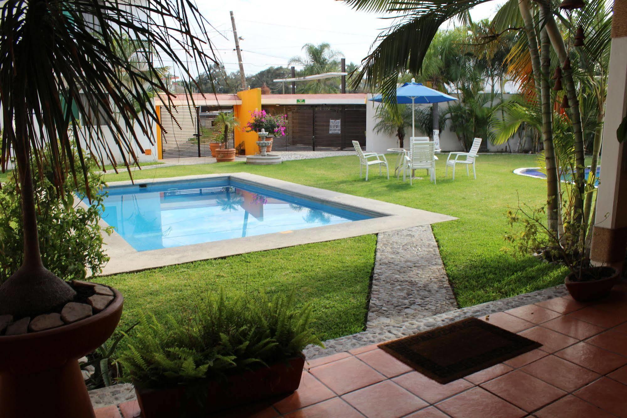 Hotel Villas Cuernavaca Темиско Экстерьер фото